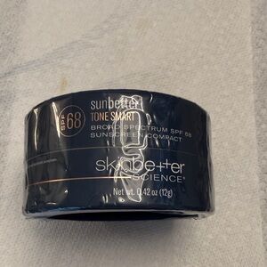 New Skinbetter Science SPF 68 Sunscreen Compact. Tone Smart